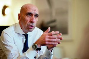 «Η κυβέρνηση δεν διεκδικεί το αλάθητο»