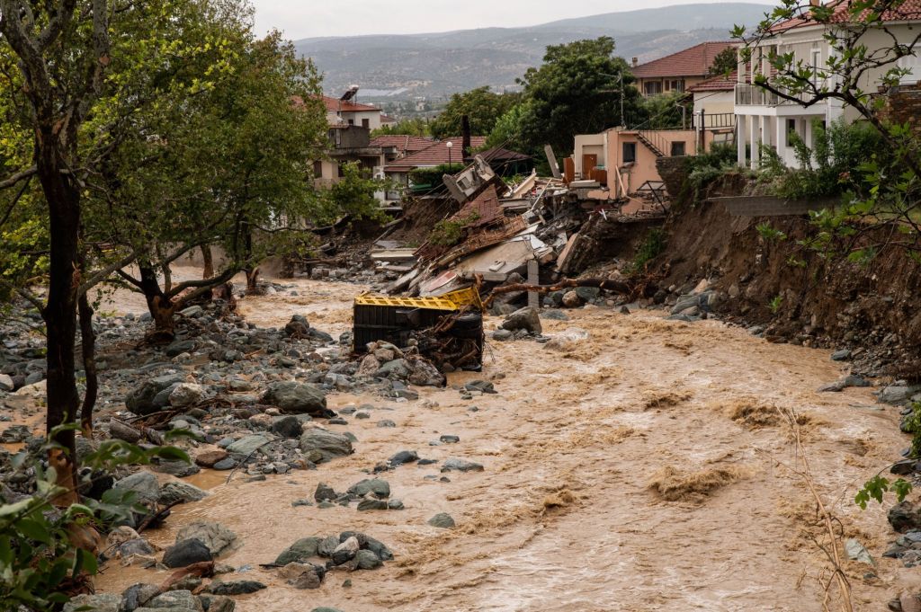 Βόλος: Συναγερμός για Κραυσίδωνα και λίμνη Κάρλα – Βαθαίνουν τον χείμαρρο για να αποφύγουν νέες πλημμύρες