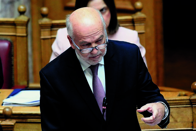 Νέο «χτύπημα» Φλωρίδη κατά του ακαταδίωκτου των τραπεζιτών