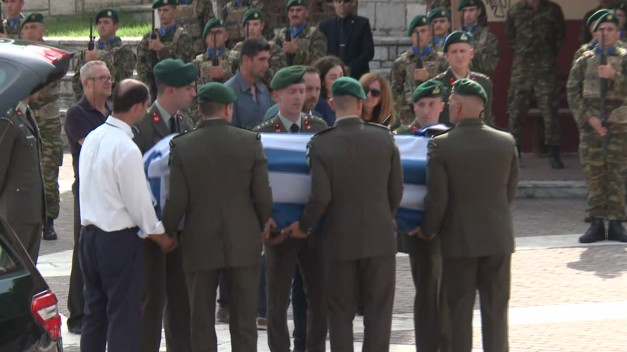 Στο Μουζάκι Καρδίτσας το τελευταίο αντίο στον Γιώργο Βούλγαρη που σκοτώθηκε στη Λιβύη