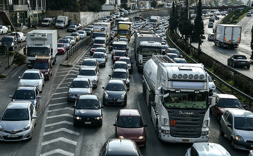 Κηφισός: Νεκρός οδηγός μηχανής σε καραμπόλα