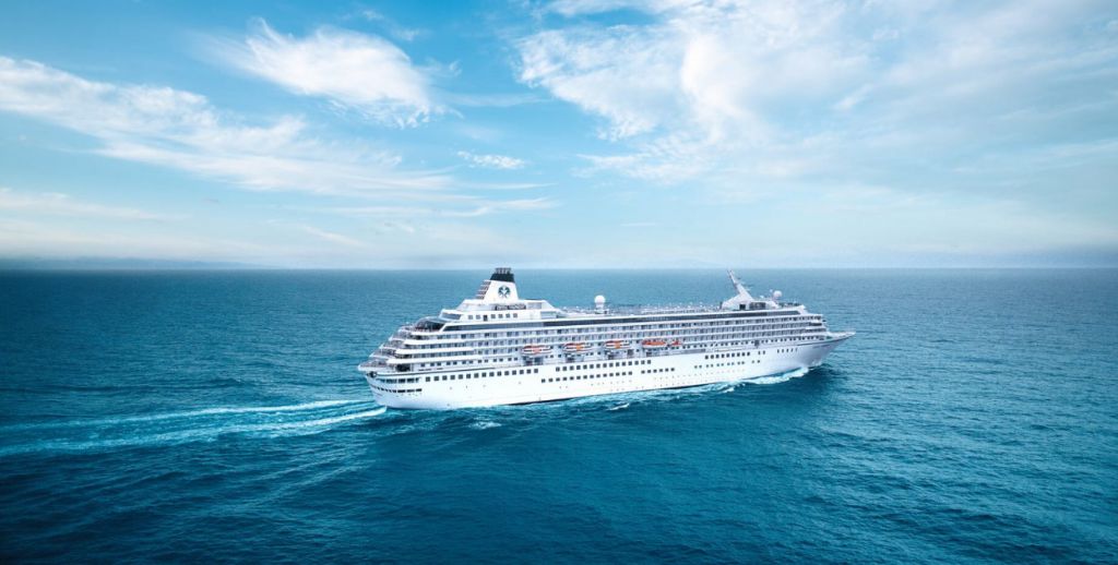 Πρόσκρουση κρουαζιερόπλοιου στο λιμάνι του Λαυρίου