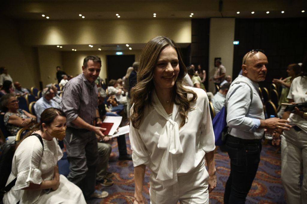 Έφη Αχτσιόγλου: «Παίρνουμε την υπόθεση του ΣΥΡΙΖΑ στα χέρια μας»