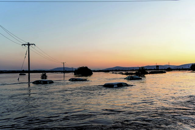 Θεομηνίες: πάντα επιμηθείς με τέλη, εισφορές και… συμφορές