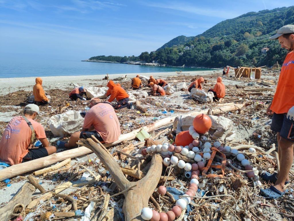 Πήλιο: Εντυπωσιακή αποκατάσταση των ακτών που επλήγησαν από την κακοκαιρία από την ομάδα του «Typhoon Project»