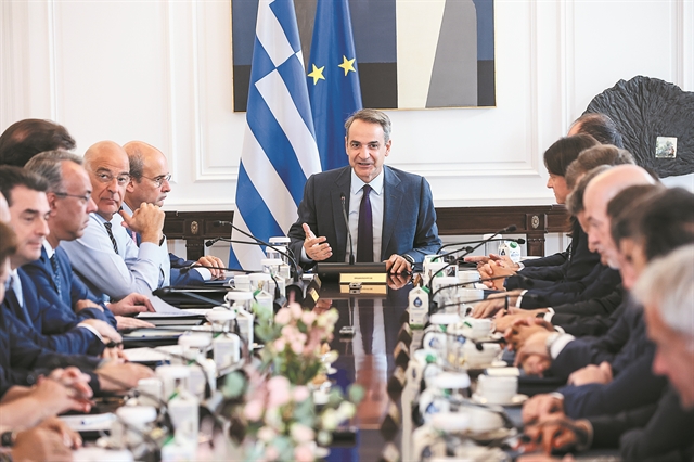 «Μόνοι μας στον δρόμο της ευθύνης»