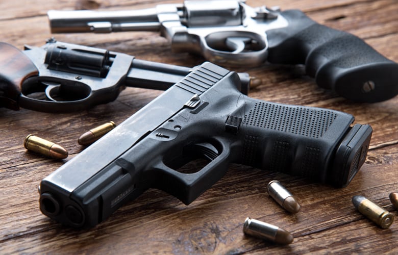 Βαρύς οπλισμός εντοπίστηκε σε αποθήκη στο Κολωνάκι