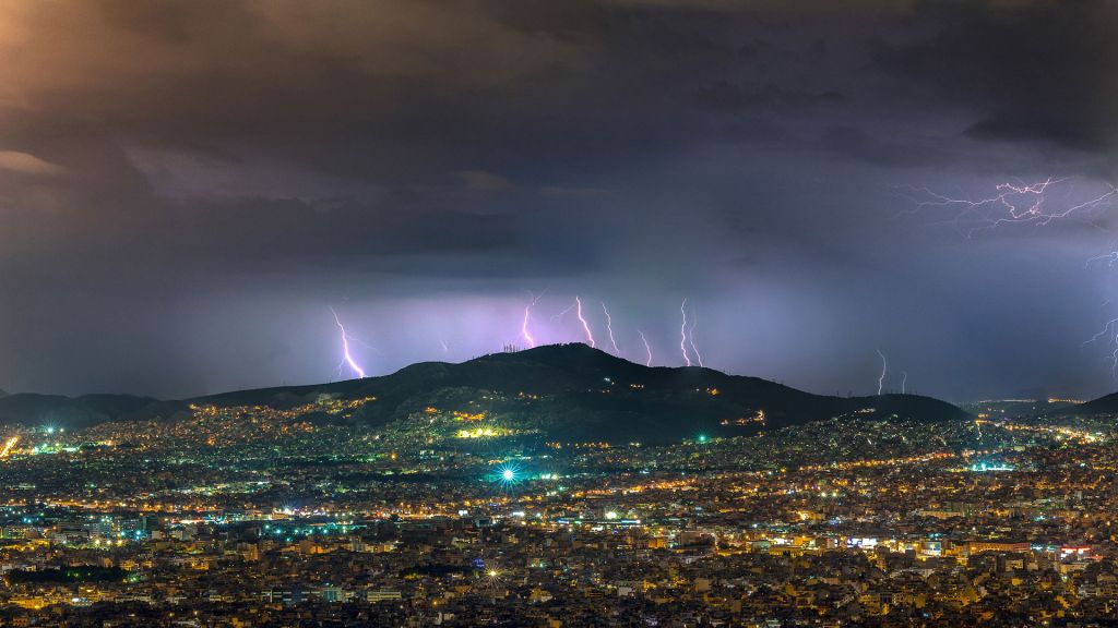 Κακοκαιρία: Ηχησε το 112 στην Αττική – Αποφύγετε τις μετακινήσεις την Τετάρτη