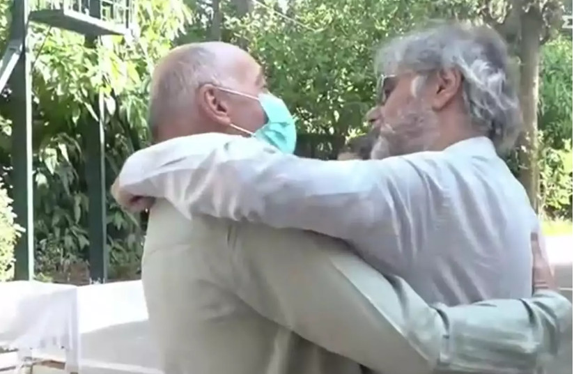 Συντετριμμένος ο Οδυσσέας Σταμούλης στο μνημόσυνο του γιου του