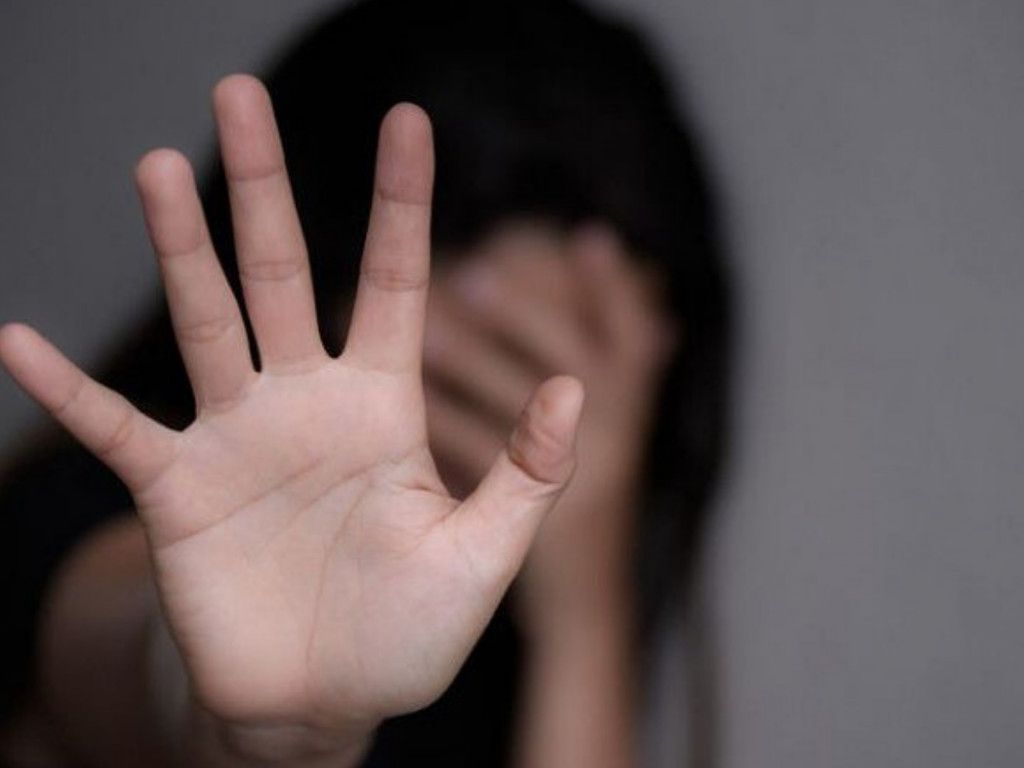 Ινδία: Βίντεο δείχνει 12χρονη θύμα βιασμού να γυρνά αιμόφυρτη στους δρόμους