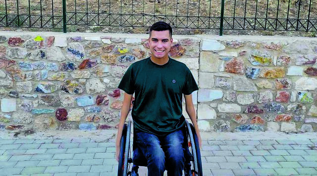 Να μη βγαίνω μόνος μου;