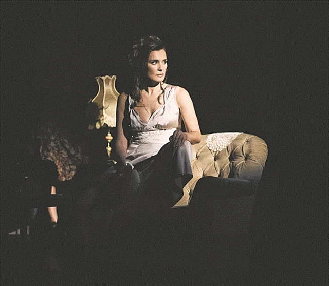 Θεατρικές επαναλήψεις και τηλεόραση