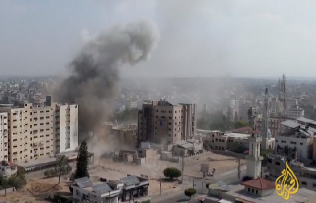 Πόλεμος Ισραήλ – Χαμάς: Νέο λουτρό αίματος από βομβαρδισμούς κοντά σε νοσοκομείο και σε αγορά