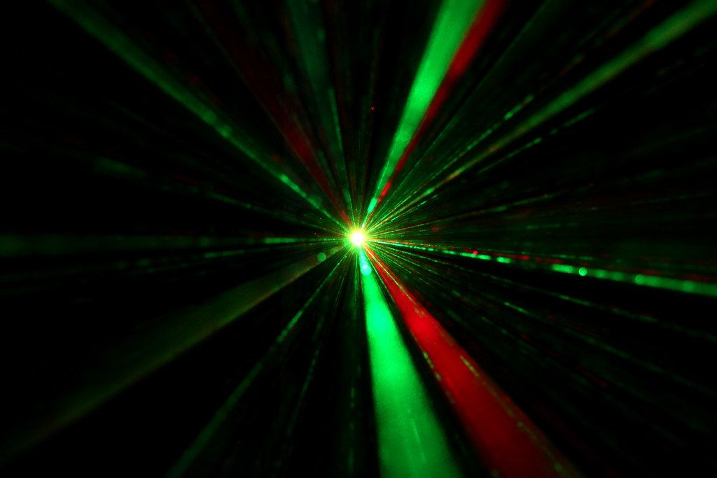 Νόμπελ Φυσικής στους μάγους του φωτός και των ηλεκτρονίων