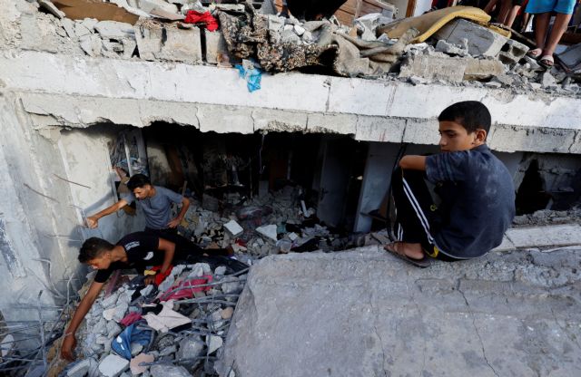 Πόλεμος Ισραήλ-Χαμάς: Συγκλονίζουν οι εικόνες στα ερείπια – Στη Μέση Ανατολή την Τετάρτη ο Μπάιντεν