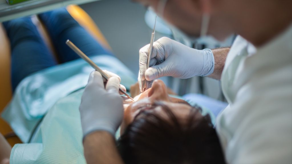 Ηλιούπολη: Ο «μαϊμού» οδοντίατρος παραδέχθηκε ότι είναι… οδοντοτεχνίτης