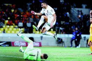 Με το βλέμμα στα μπαράζ