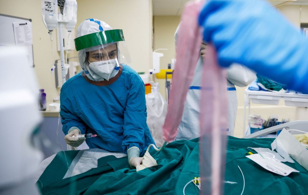 Επικράτηση του στελέχους Kraken στην Ελλάδα – Ακόμα 53 θάνατοι