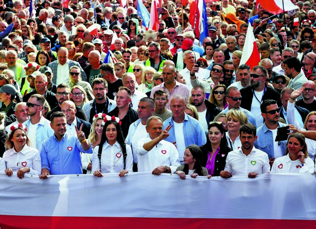 Λαοθάλασσα στην αντικυβερνητική «πορεία του ενός εκατομμυρίου καρδιών»