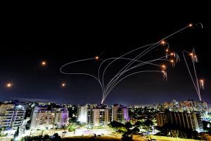 Ολα τα βλέμματα στρέφονται στην Τεχεράνη