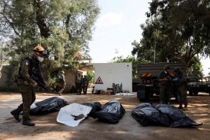 Οργή για το BBC: Έγραψε πως στη Γάζα «πεθαίνουν», ενώ στο Ισραήλ «σκοτώνονται»