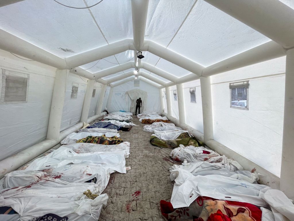 Ισραήλ: Διαμελισμένα πτώματα, αποκεφαλισμένα παιδιά – Τι είδαν ιατροδικαστές στις σορούς των θυμάτων της Χαμάς
