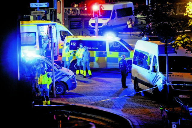 Ανοιξε πυρ με το αυτόματο φωνάζοντας «Αλλάχου Ακμπάρ»