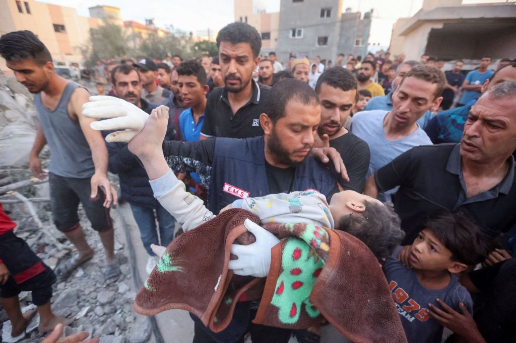 Πόλεμος Ισραήλ – Χαμάς: Κάθε 15 λεπτά ένα παιδί χάνεται στη Γάζα
