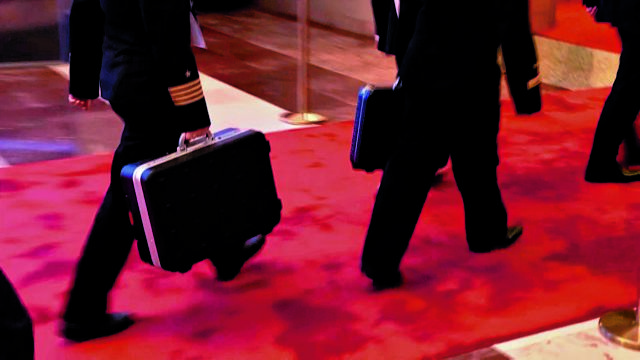 Οταν βγαίνουν βόλτα τα… βαλιτσάκια των πυρηνικών