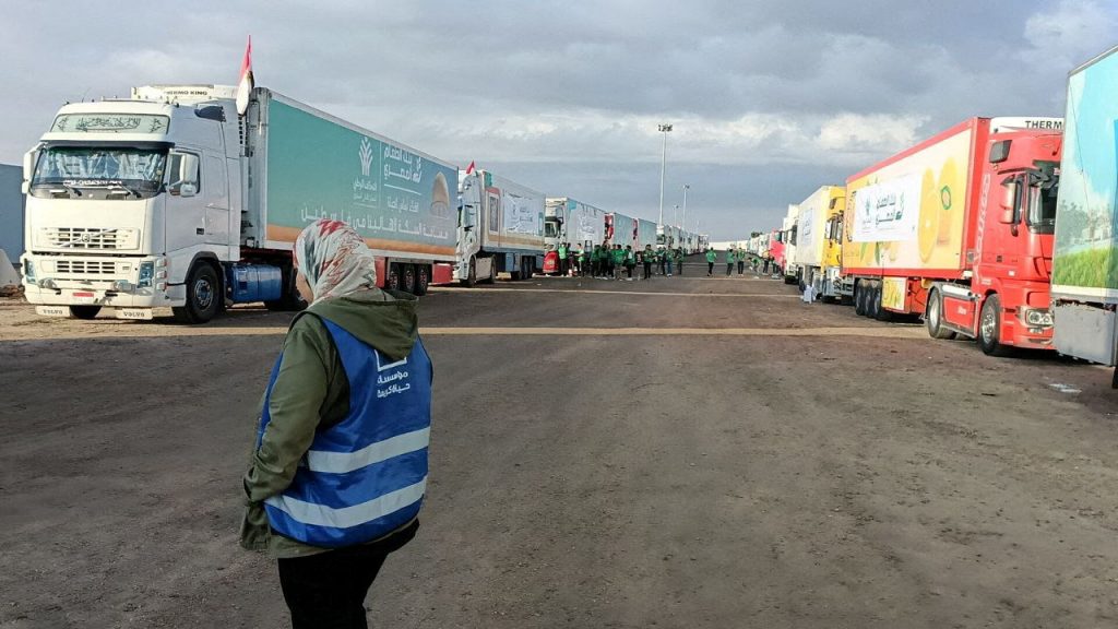 Αίγυπτος: 17 φορτηγά με ανθρωπιστική βοήθεια περνούν στη Λωρίδα της Γάζας