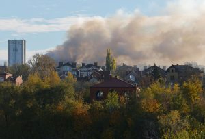 Εντείνονται οι μάχες στην Ουκρανία, ενώ ο κόσμος κοιτάζει αλλού