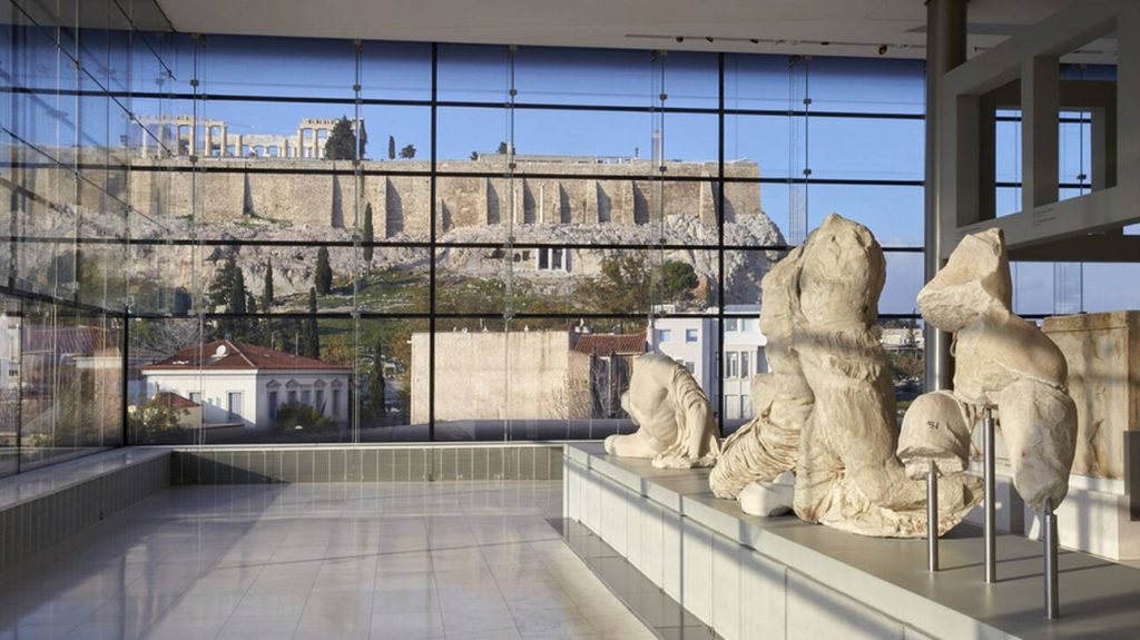 Η αλήθεια για το περιστατικό με τον άνδρα που αφόδευσε μέσα στο Μουσείο της Ακρόπολης