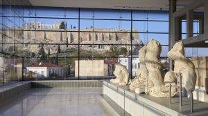 Η αλήθεια για το περιστατικό με τον άνδρα που αφόδευσε μέσα στο Μουσείο της Ακρόπολης
