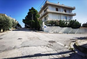 Απήγαγε 15χρονο κορίτσι στη μέση του δρόμου και επιχείρησε να τη βιάσει – Πώς όρμηξαν οι κάτοικοι στη Ραφήνα