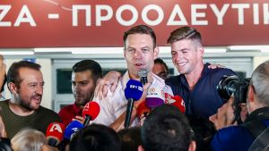Χυδαία ομοφοβική επίθεση αρχιμανδρίτη σε Κασσελάκη – «Έχει κάψα μην μείνει στο ράφι…»