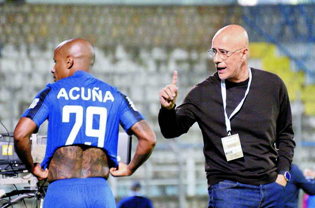 «Θέλω γεμάτο γήπεδο, δεν αλλάζω φιλοσοφία»