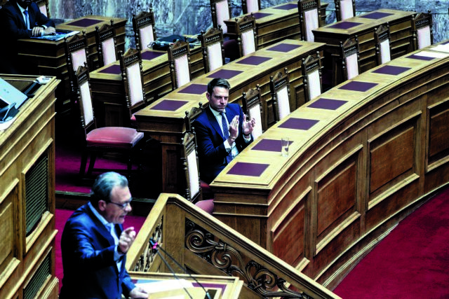 Η πρεμιέρα του Κασσελάκη στην αίθουσα της Ολομέλειας