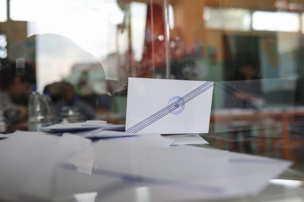 Δημοσκόπηση: Στις 19 μονάδες η διαφορά ΝΔ και ΣΥΡΙΖΑ