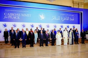 Τι κάθεσαι;