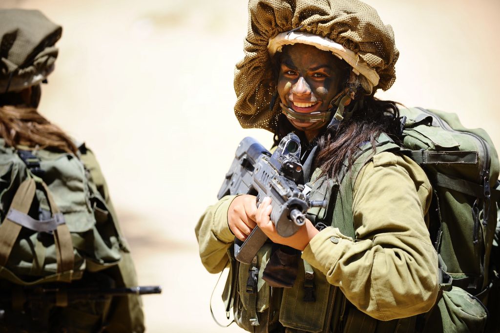 To πρώτο και μεγαλύτερο τάγμα γυναικών του Ισραηλινού στρατού – «Είναι σαν άνδρες»