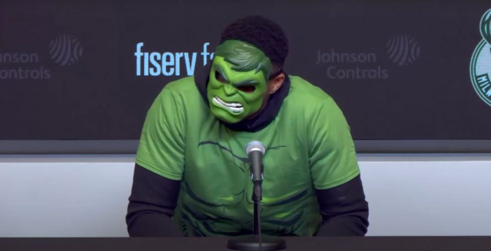 Ο Γιάννης Αντετοκούνμπο έγινε… Hulk για χάρη των παιδιών του – Η επική ατάκα του στη συνέντευξη Τύπου