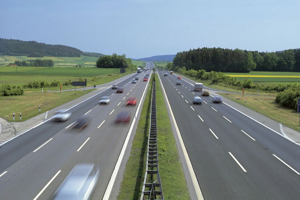 Προς νέα όρια ταχύτητας στις εθνικές οδούς – Ποια είναι η τάση