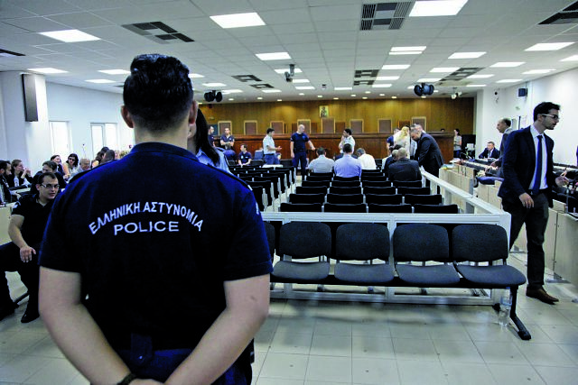 Στη μάχη για μια θέση στο Δημόσιο