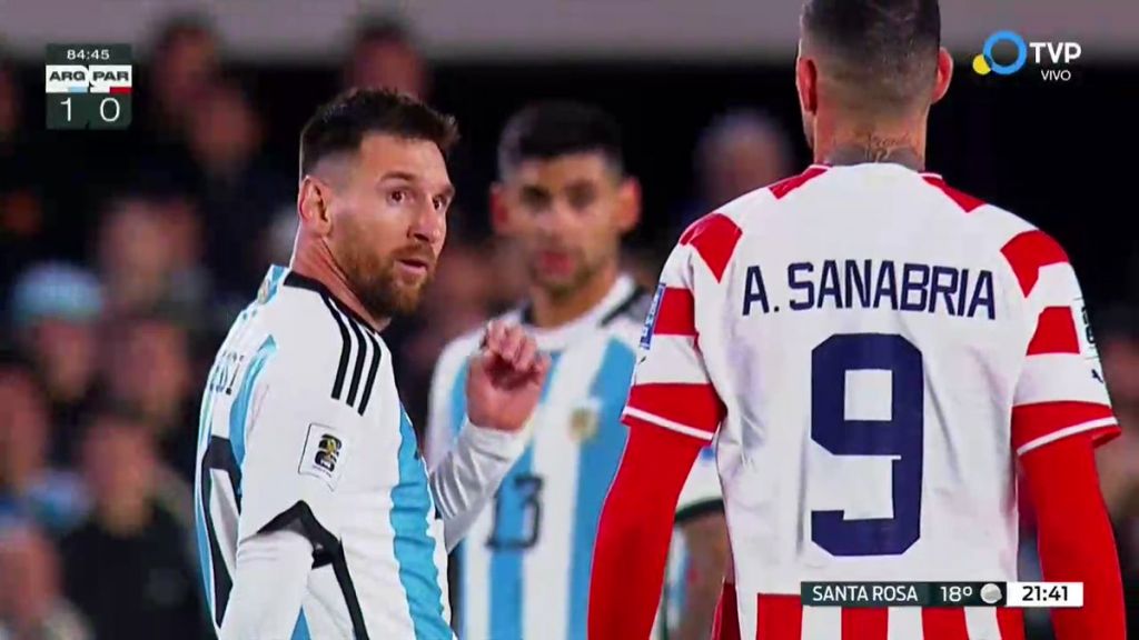 Απίστευτο: Ο Σανάμπρια έφτυσε τον Μέσι