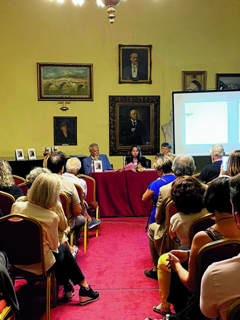 Η Βιβή Φαρσαλιώτου στην παρουσίαση του «Παρνασσού»