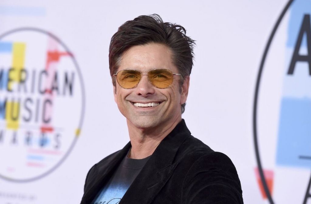 Τζον Στάμος: Ο ηθοποιός ισχυρίζεται ότι κακοποιήθηκε σεξουαλικά από μπέιμπι σίτερ