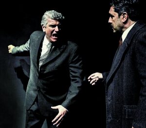 «Ο εμποράκος ενδύεται τον μανδύα του γελωτοποιού»