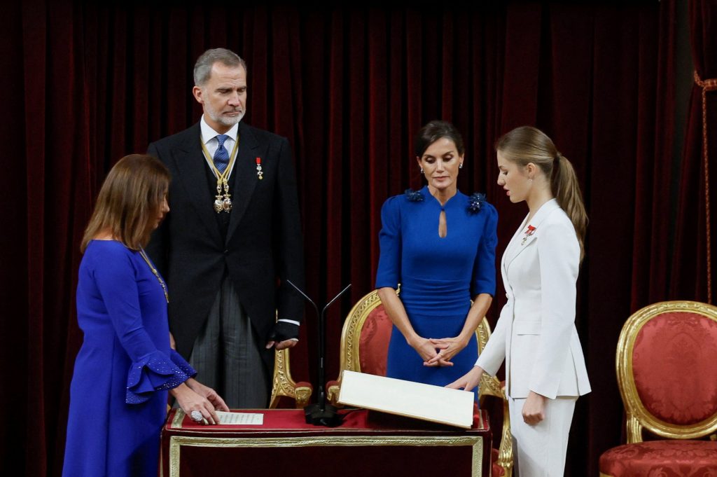 Ισπανία: Το φωτογραφικό άλμπουμ από την ορκωμοσία της πριγκίπισσας Λεονόρ