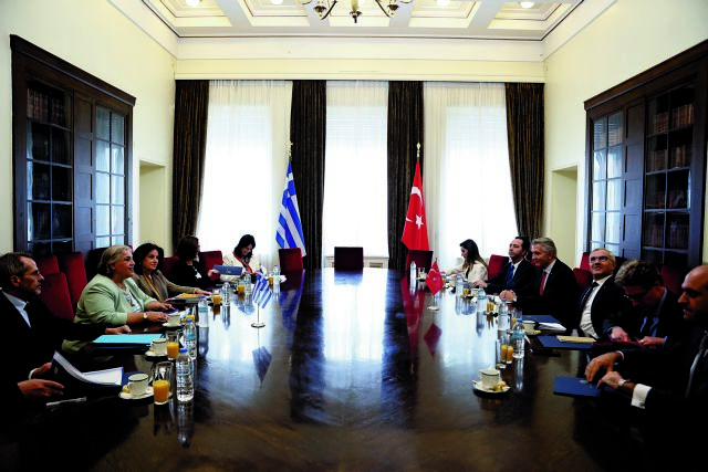 Από τα ρηχά το πρώτο βήμα του διαλόγου