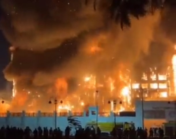 Αίγυπτος: Στις φλόγες το αρχηγείο της αστυνομίας στην Ισμαηλία
